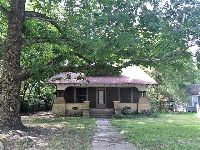 2nd image of 334 College St