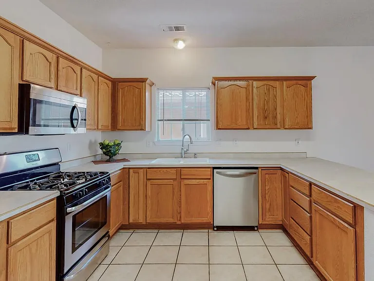 7309 Boxwood Ave NE — Photo 8