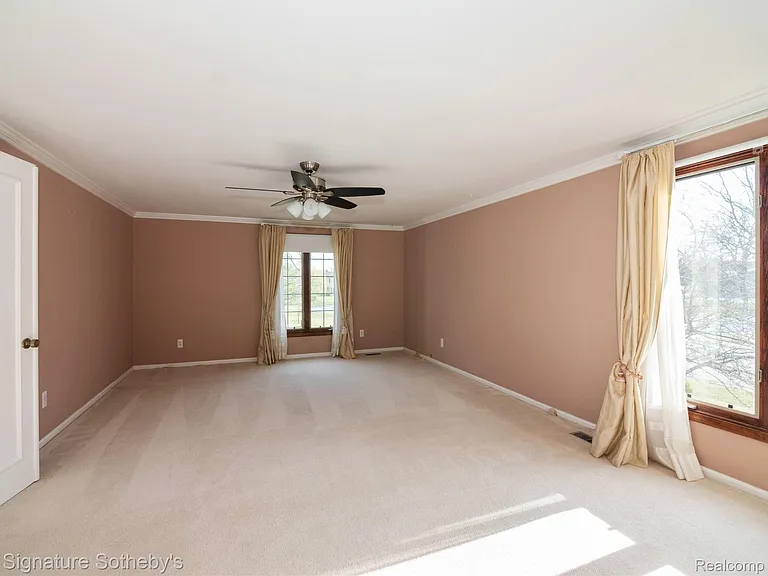 5105 Provincial Dr — Photo 10