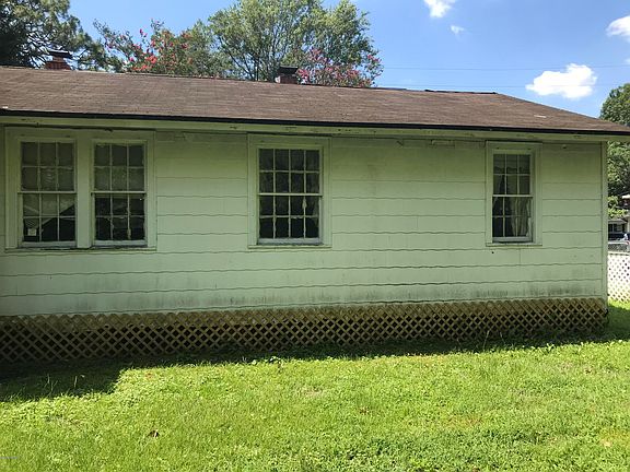 3rd image of 3529 Deer St