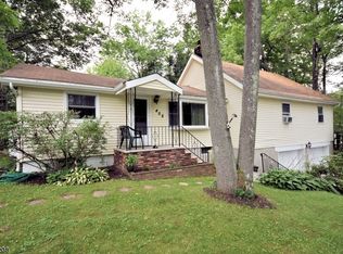 408 Diggles Pl, Highland Lakes, NJ 07422
