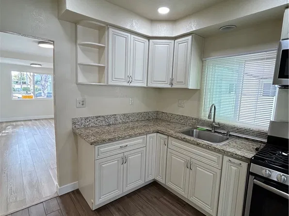 2033 W Burnett St, Long Beach, CA 90810