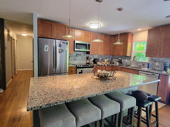 3rd image of 2751 McElroy Dr