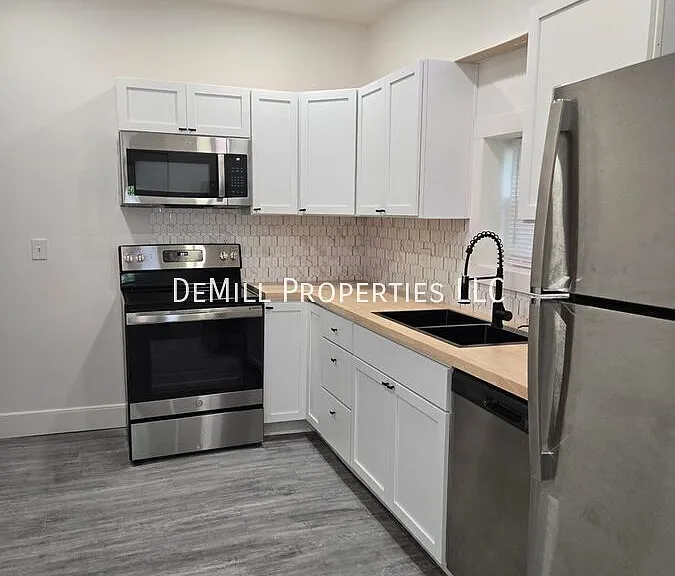 1740 W Olive St — Photo 5