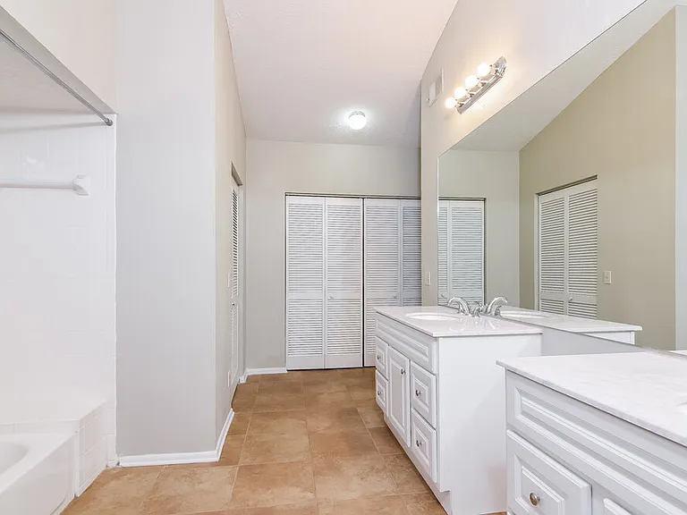1902 Lake Platt Ln — Photo 8