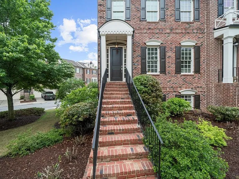 410 Rose Garden Ln — Photo 3