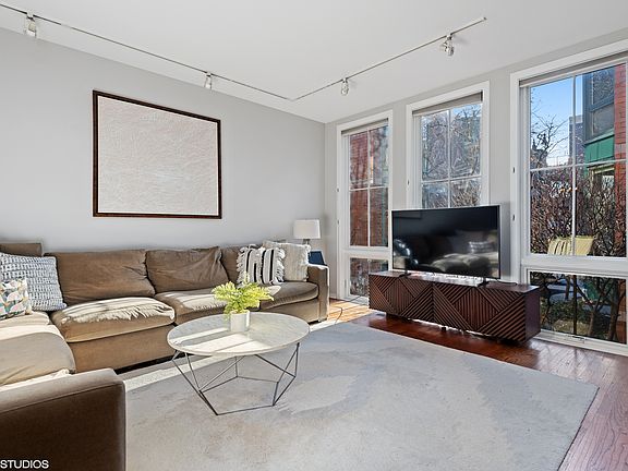 4th image of 2707 N Lincoln Ave APT H
