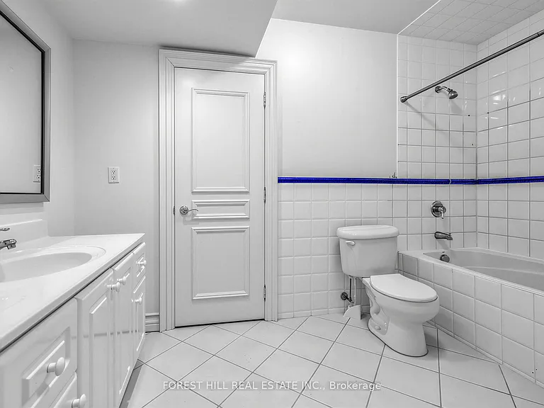 8 Colvestone Rd — Photo 40
