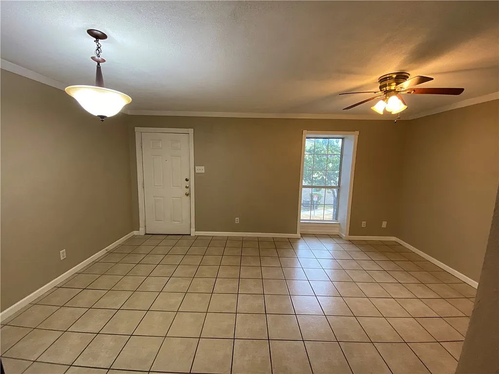 1 bed, 1.0 bath, 546 sqft, $975 — Photo 3