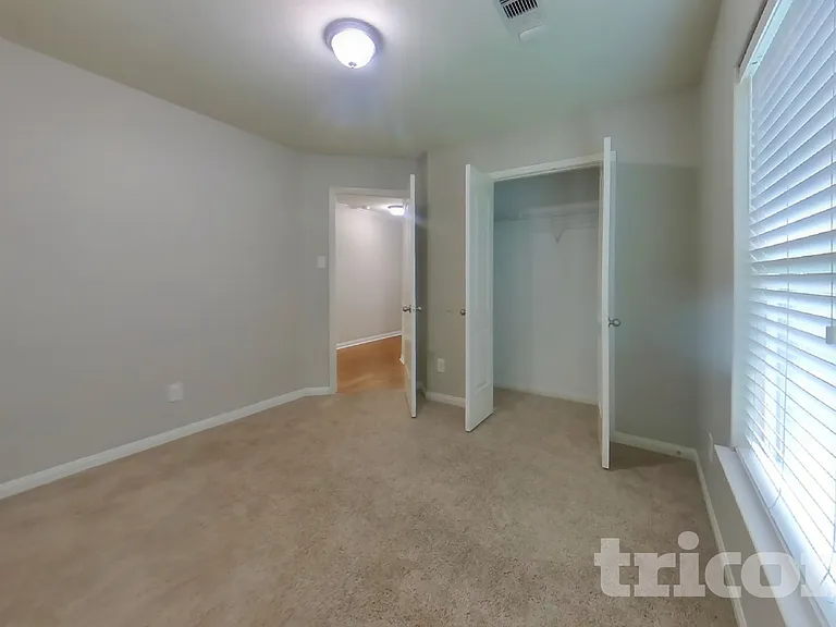 22719 Klingamans Way — Photo 9