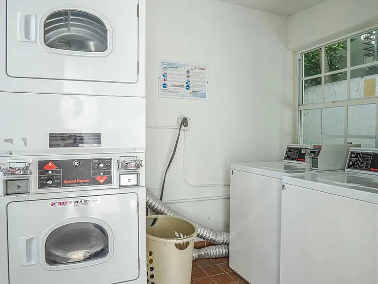 922 Pennsylvania Ave #206 — Photo 3