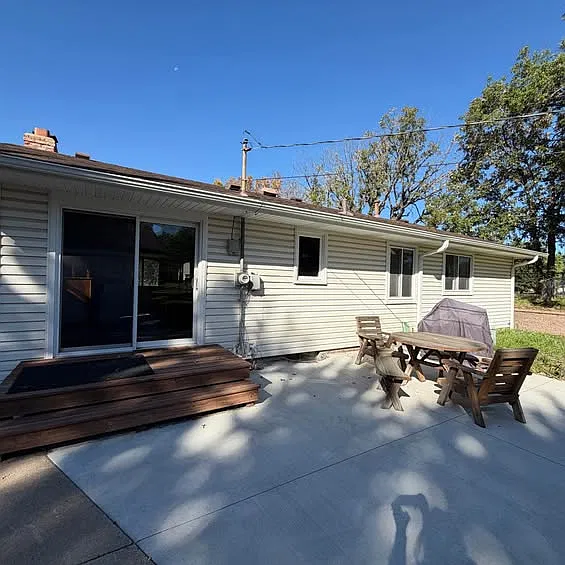 4 bed, 1800 sqft, $2,350 — Photo 3