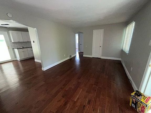 5th image of 1839 Seaton St