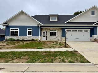 316 27th Pl S, Clear Lake, IA 50428