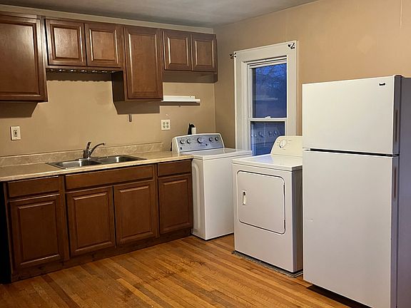 5th image of 35 Woodruff St Floor 2