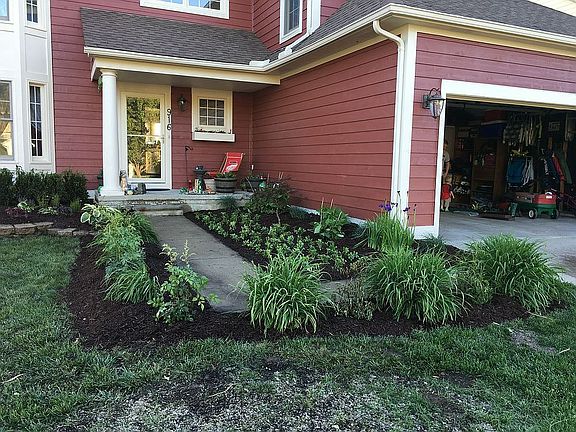 3rd image of 916 Linden Way