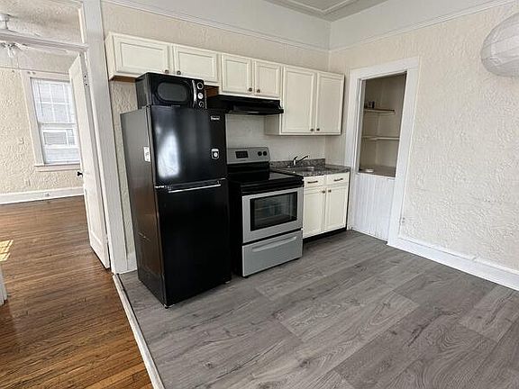 5th image of 2352 College St #B