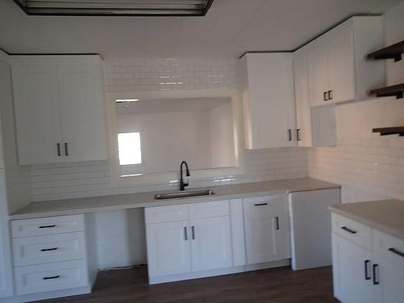 5th image of 608 Merchant St