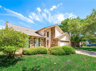 800 Park Hill Dr, Euless, TX 76040