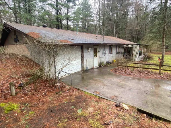 956 N Nine Mile Rd, Sanford, MI 48657