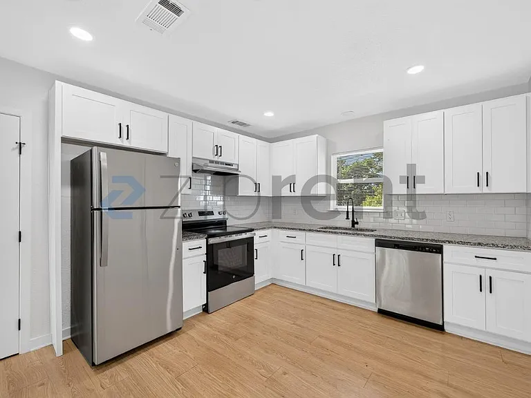 1319 Lynn Haven Ave — Photo 8