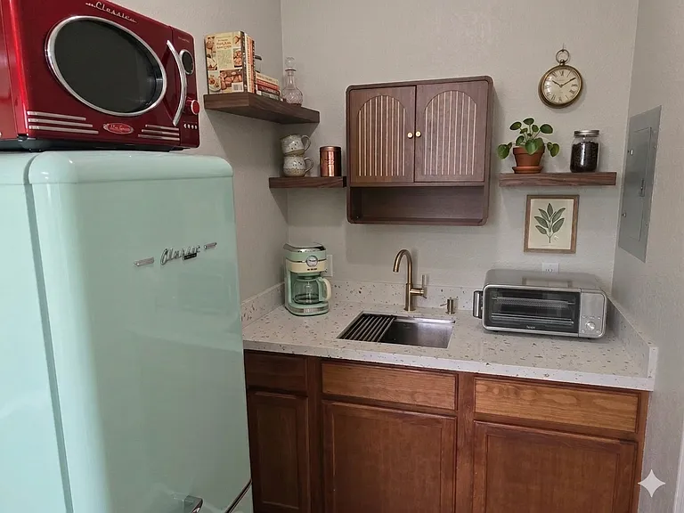 Fully functional Kitchenette with new appliances and lots of storage
