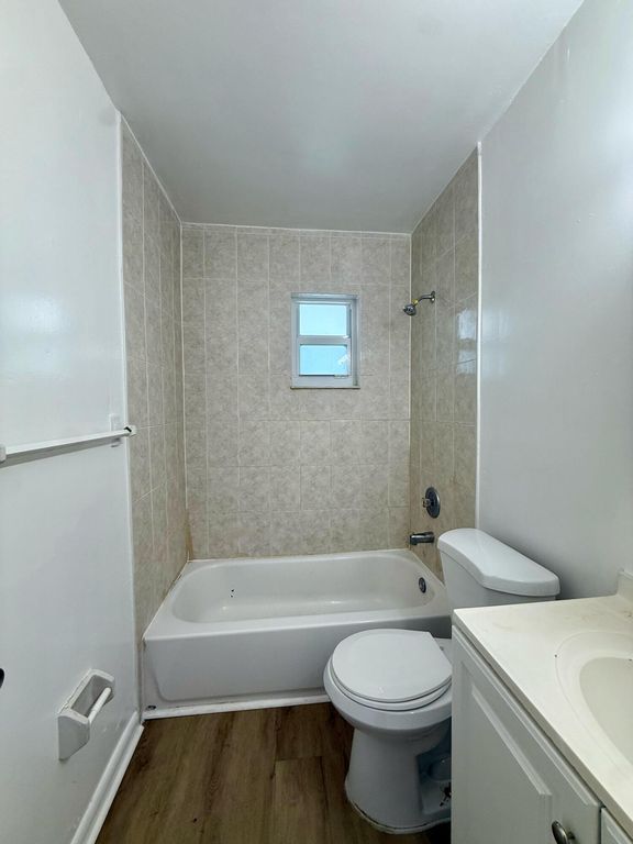 2920 NE 7th Ave APT B, photo 5
