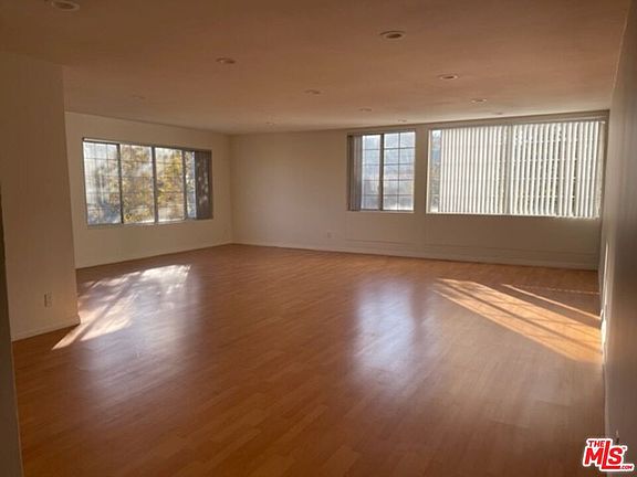 5th image of 216 S Rexford Dr APT 301