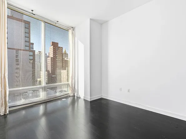 300 E 23rd St APT 9E, New York, NY 10010