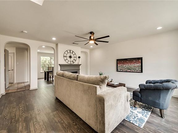 5th image of 513 Longshore Dr