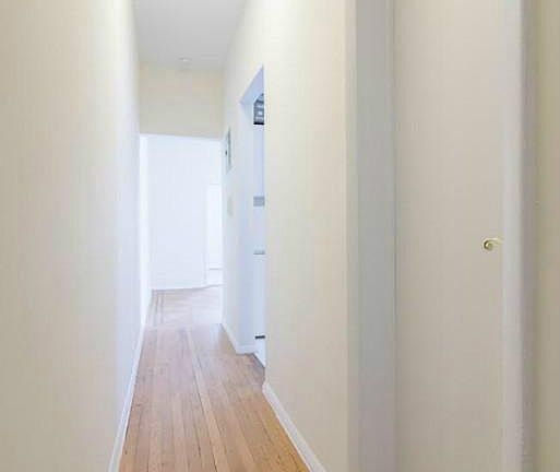 3rd image of 226 E 36th St APT 3B