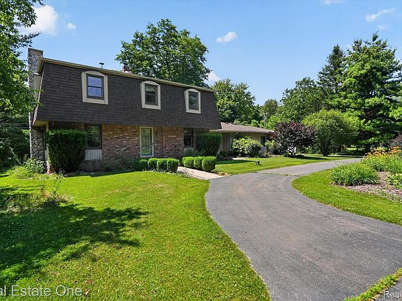 2nd image of 6039 Fish Lake Rd