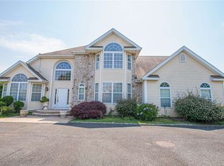 2 Arborvitae Ln, Miller Place, NY