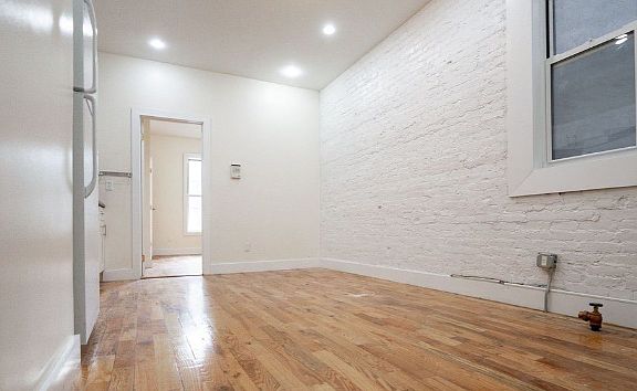 5th image of 462 Lexington Ave APT 1R
