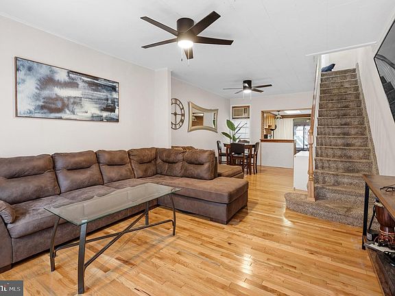 2nd image of 2756 Plum St