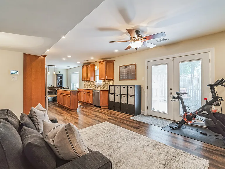 437 Holly Ln — Photo 6