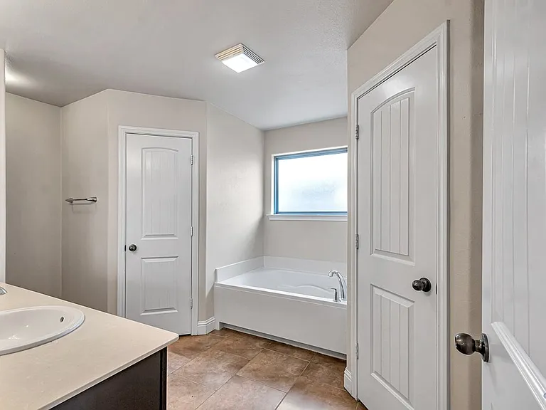 6113 Mile High Ln — Photo 24