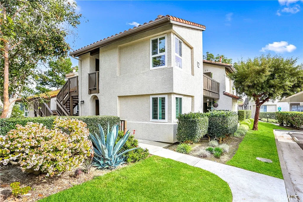 1 bed, 735 sqft, $3,300 — Photo 3