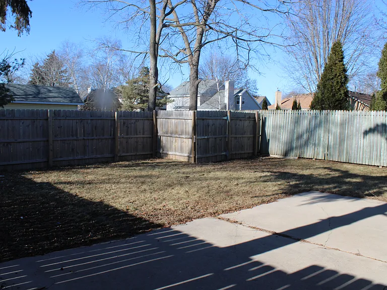 1015 Babcock St — Photo 28