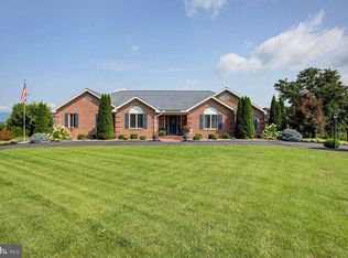 1403 Majestic Dr, Chambersburg, PA 17202