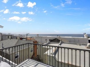 228 5th Pl, Manhattan Beach, CA 90266