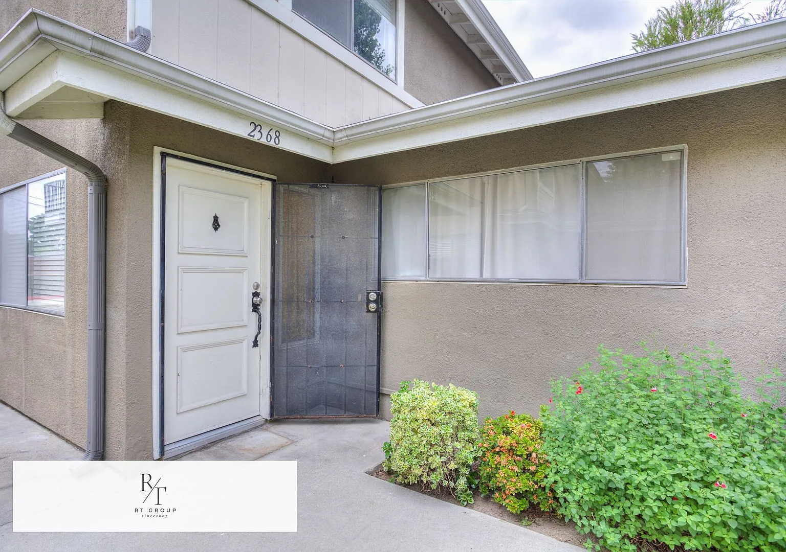 2 Bed | 1 Bath Condo in the Desirable Villa La Verne Community — Photo 3