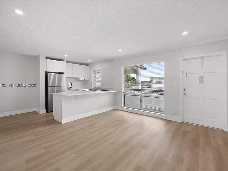 5450 Hollywood Blvd #210 — Photo 3