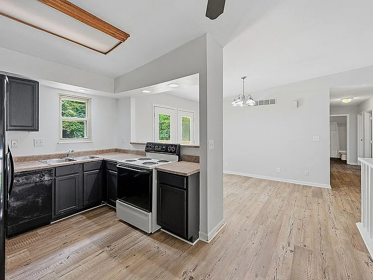 4321 Westwood Northern Blvd — Photo 17