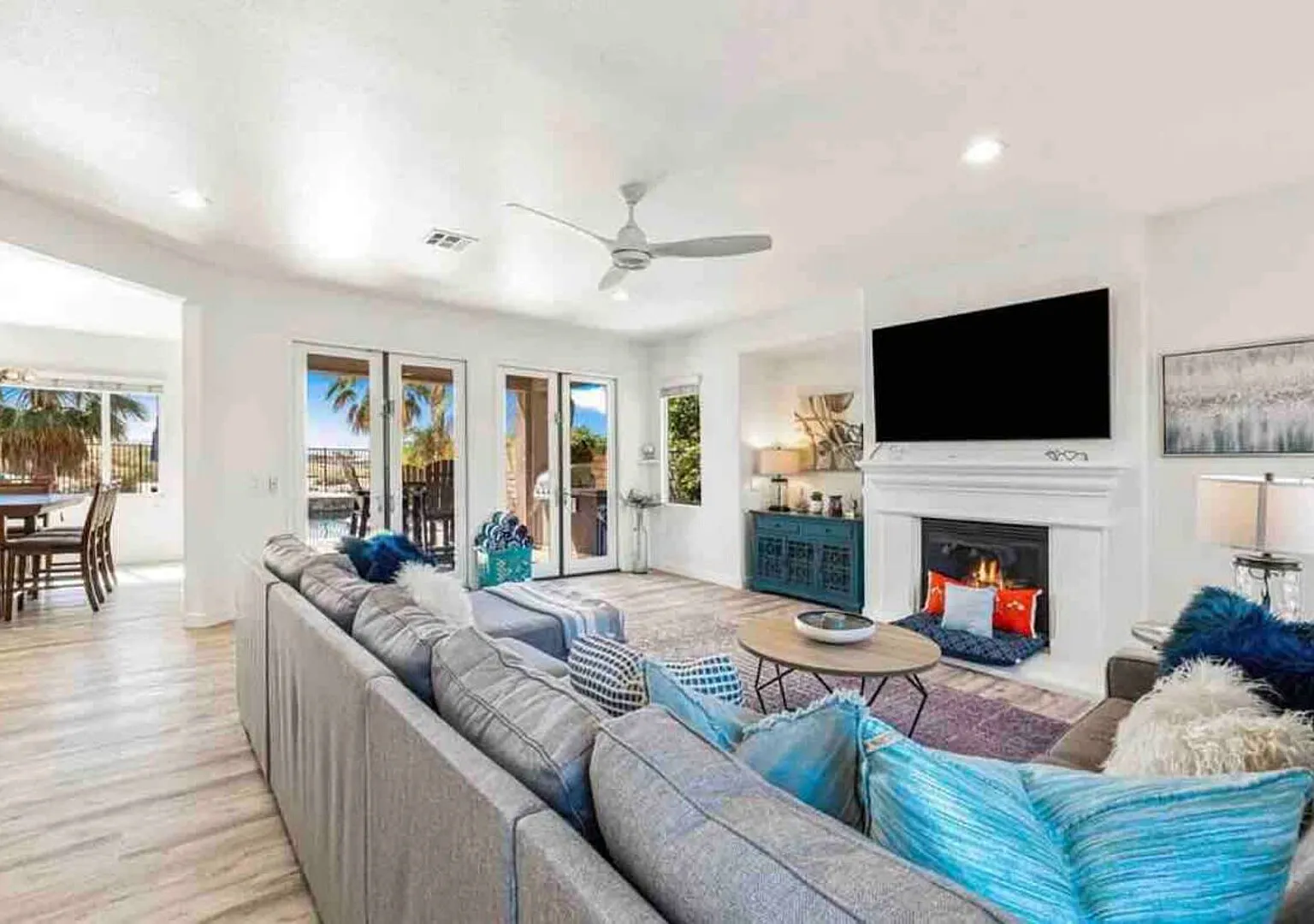 Oasis Escape - Sleeps 12! Pool-Spa-Ping Pong-BBQ — Photo 4