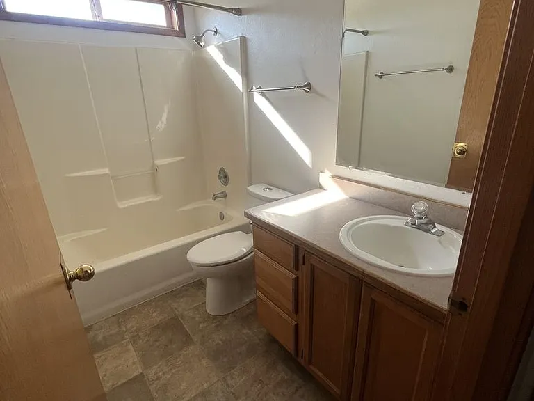 2528 NE Conners Ave — Photo 9