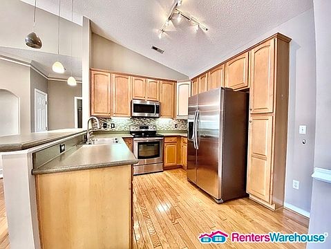 5th image of 5404 Fuller Dr
