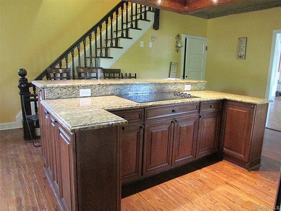 5th image of 117 Ketcham Avenue