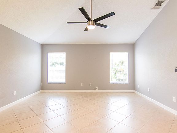 5th image of 3215 SE Pinto St