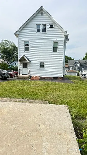 2 bed, 1.0 bath, 1873 sqft, $1,600 — Photo 3